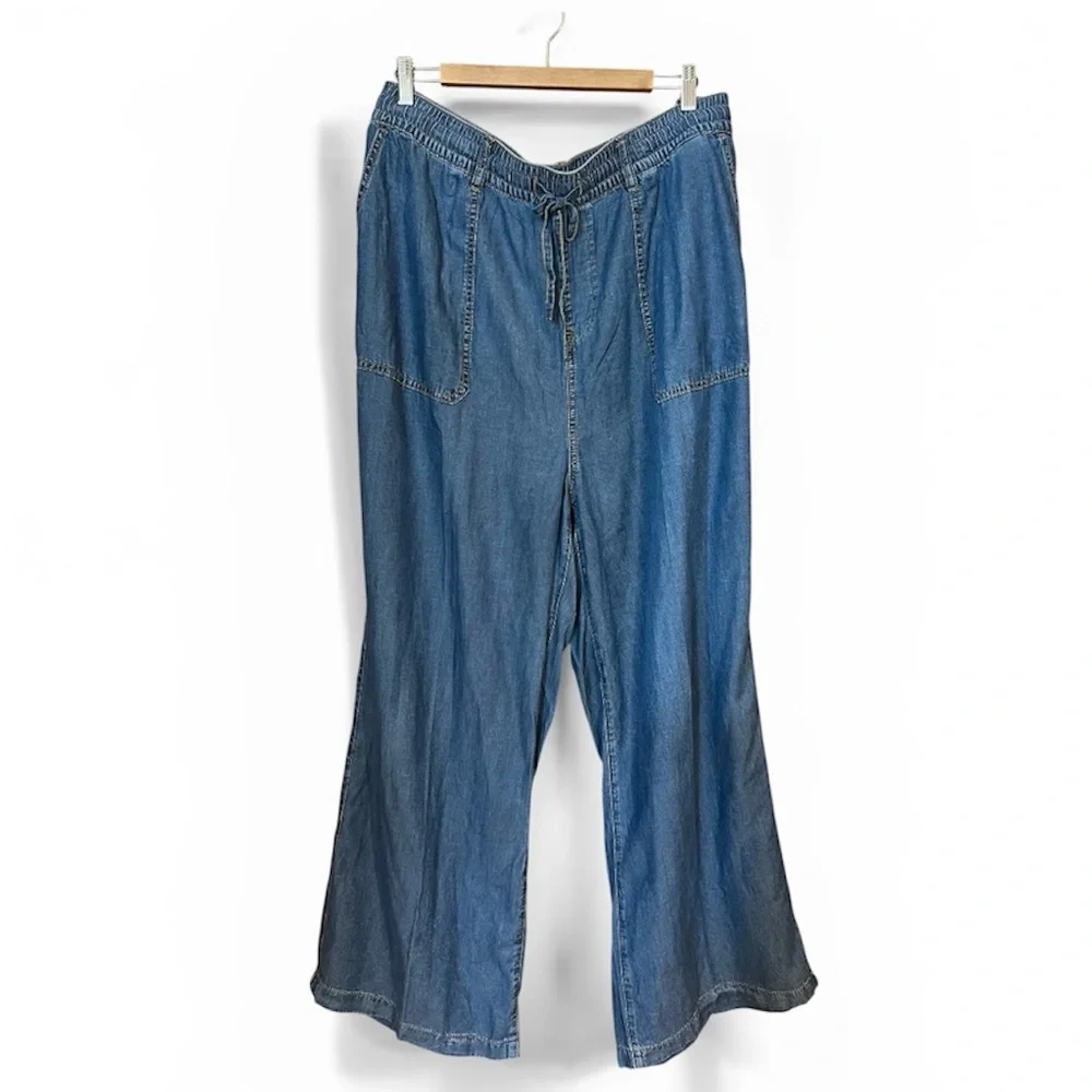 Torrid, 3 | 3X | 22-24, HIGH-RISE PULL ON WIDE LEG LUIGHTWEIGHT DENIM JEAN - NWT - Picture 2 of 7